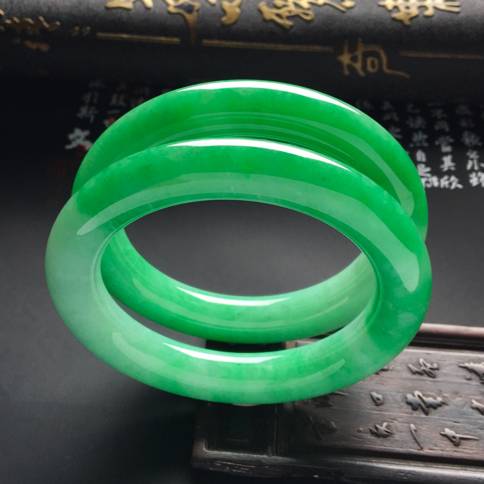 糯冰种翠色圆条手镯一对（57mm）