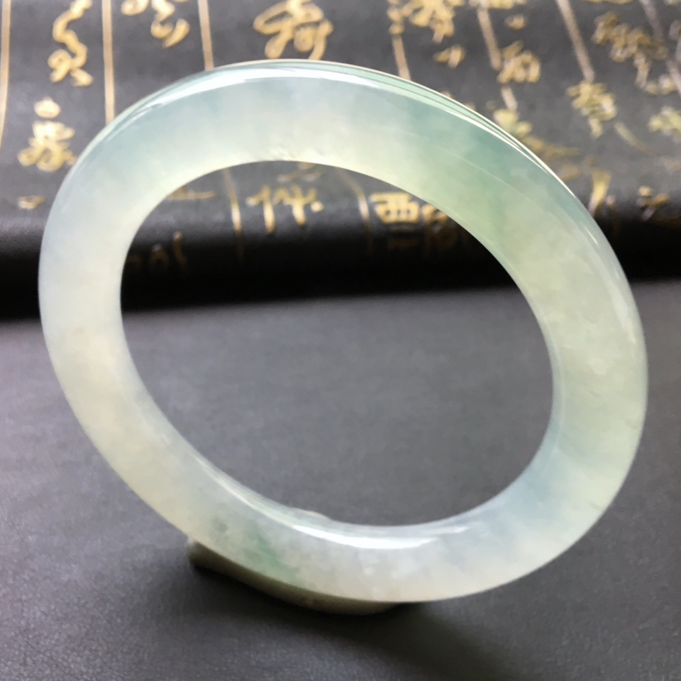 冰种略飘花圆条手镯(55.6mm)