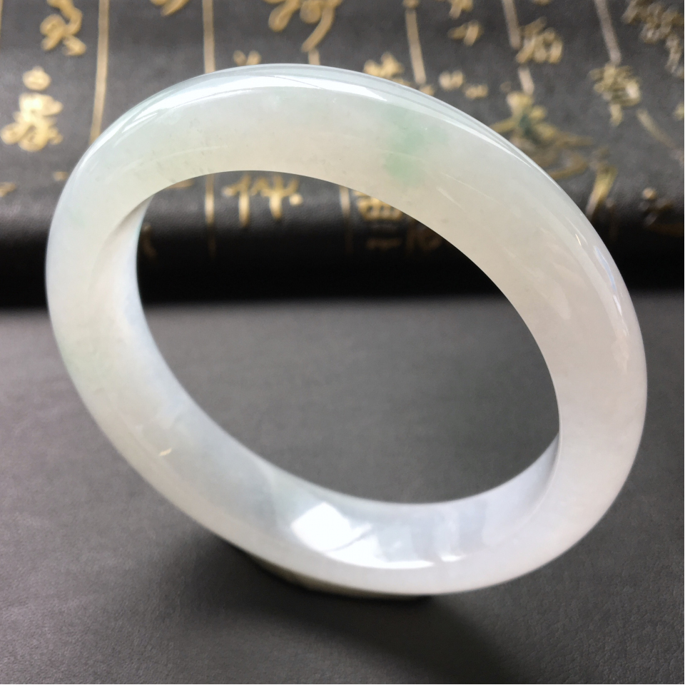 糯冰种略飘花手镯(57mm)