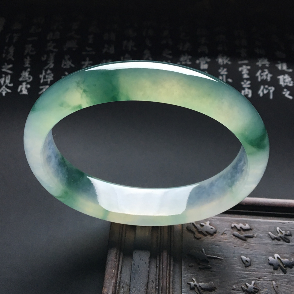 冰种飘花贵妃镯（56.5mm--46mm）