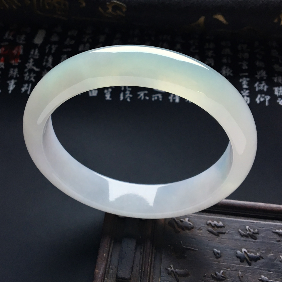 糯冰种晴水手镯（60.5mm）