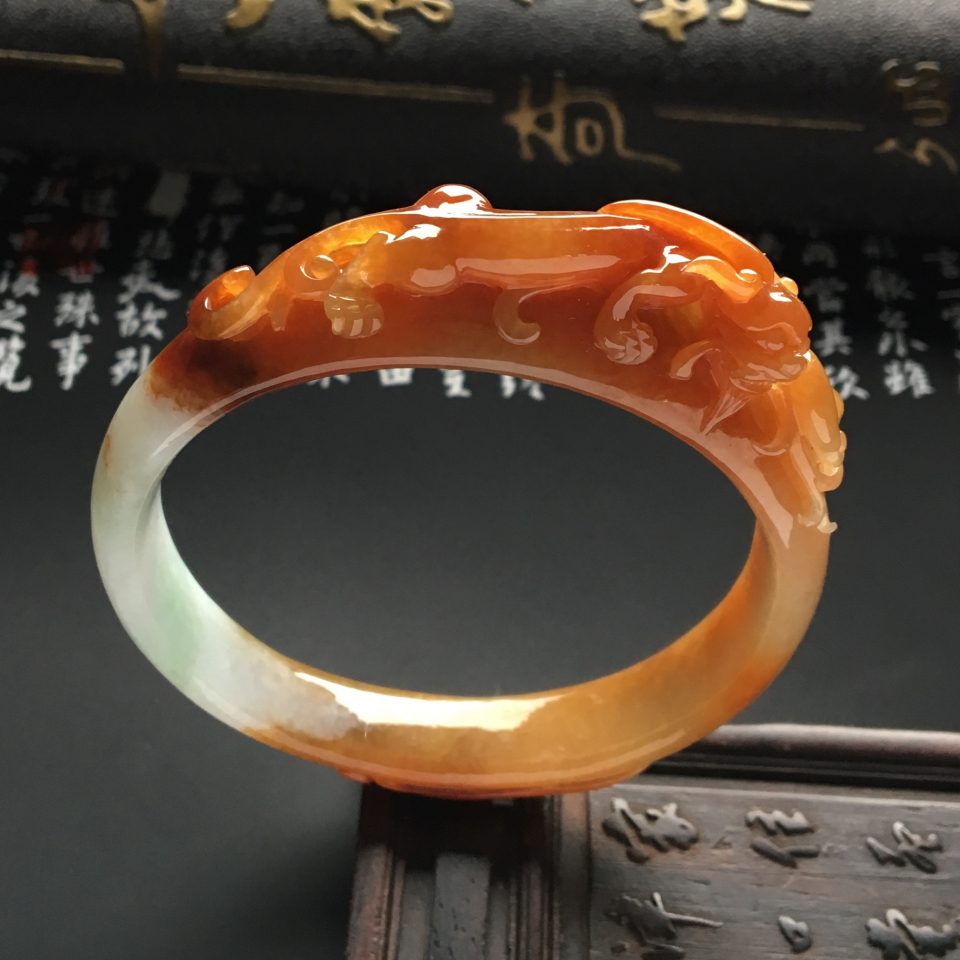 糯冰种褐红翡仿古龙雕花手镯（53.5mm）