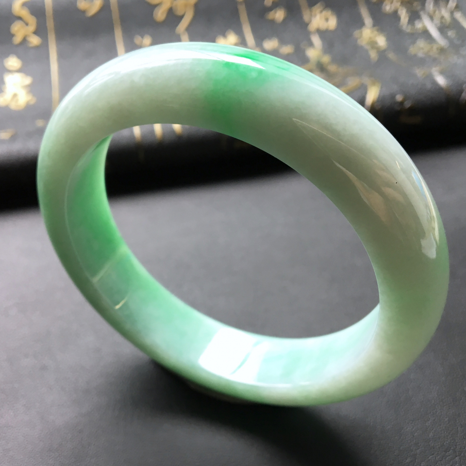 糯冰种略飘翠手镯(60.5mm)