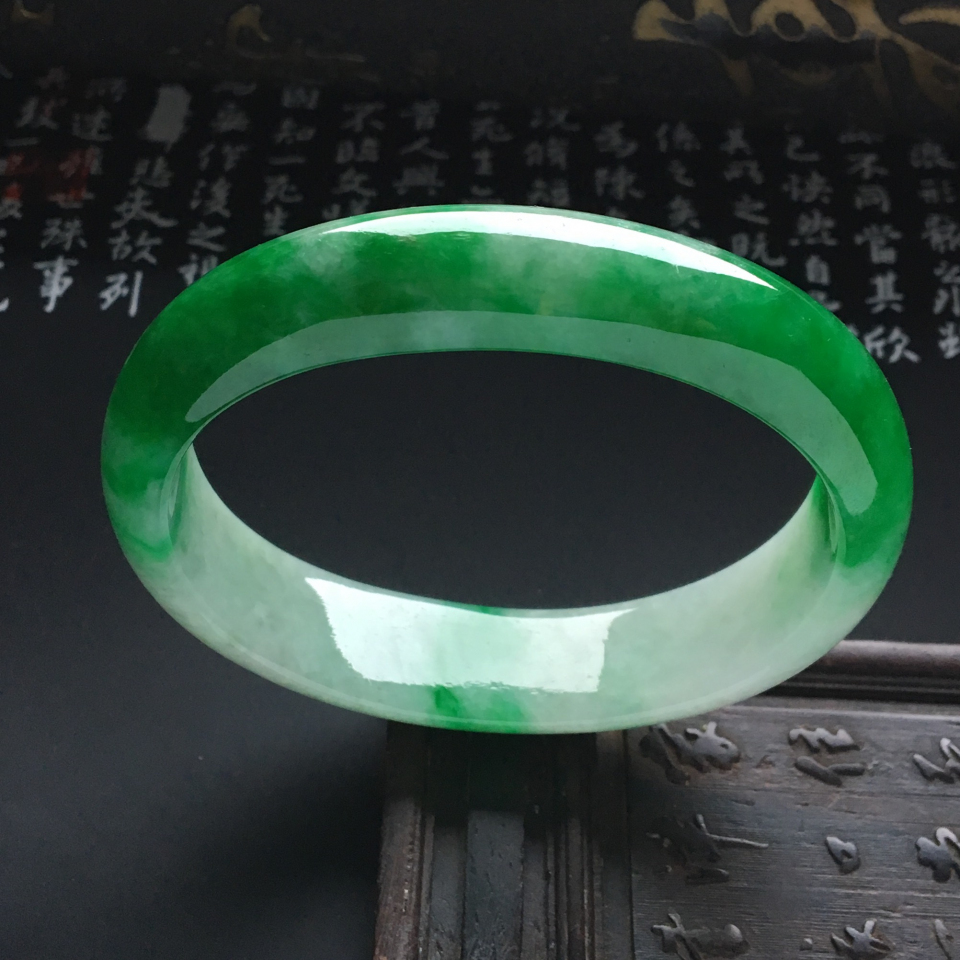 糯冰种飘阳绿贵妃镯（46mm-55mm）