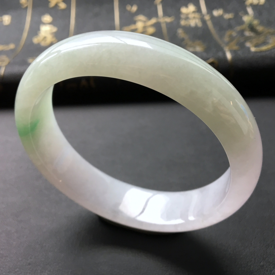 糯冰种略飘翠贵妃镯(55.5mm-50.8mm)