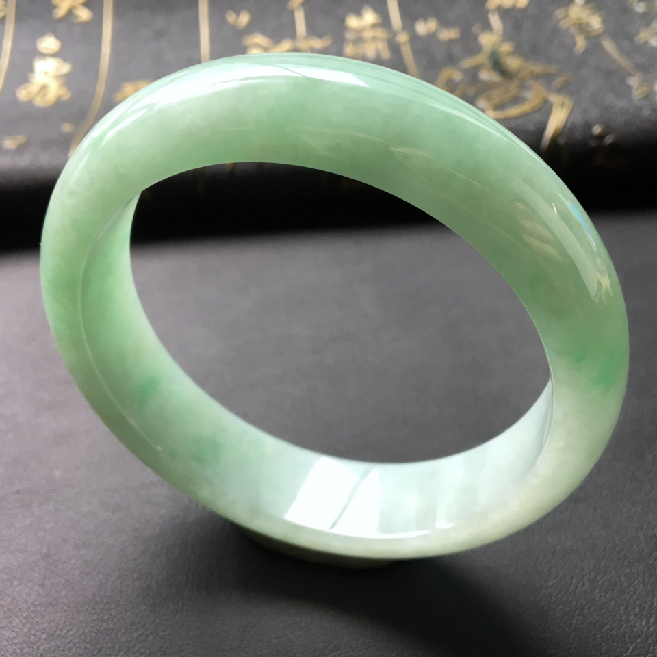 糯冰种略飘花手镯(58.4mm)