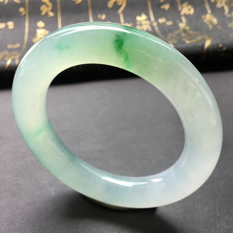 冰种略飘绿花圆条手镯(55.3mm)