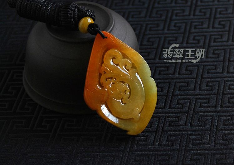 糯冰种黄翡缅甸翡翠仿古龙挂件
