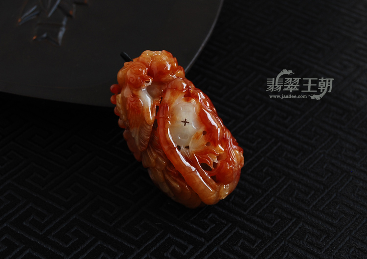 糯冰种红黄翡缅甸翡翠“富贵鹦鹉”挂件