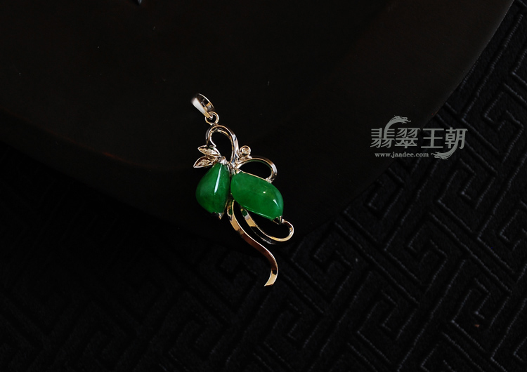 糯冰种满绿包白金缅甸翡翠胸坠