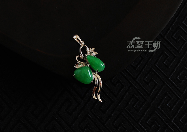 糯冰种满绿包白金缅甸翡翠胸坠