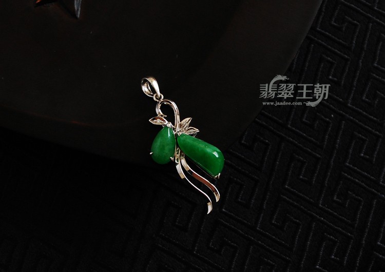 糯冰种满绿包白金缅甸翡翠胸坠