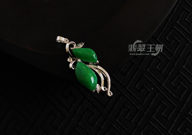 糯冰种满绿包白金缅甸翡翠胸坠