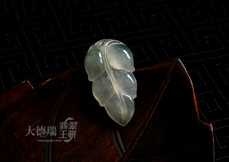 冰玻种缅甸翡翠叶子挂件