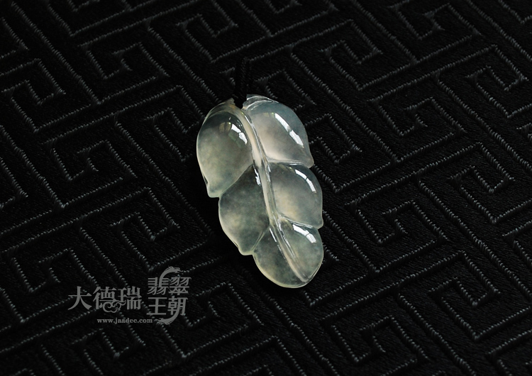 冰玻种缅甸翡翠叶子挂件