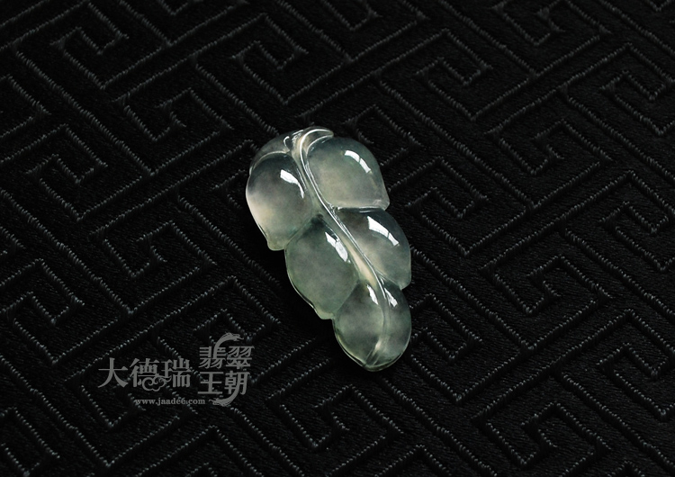 冰玻种晴水缅甸翡翠叶子挂件