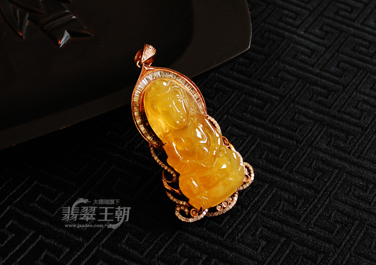 冰玻种金黄包玫瑰金缅甸翡翠观音挂件