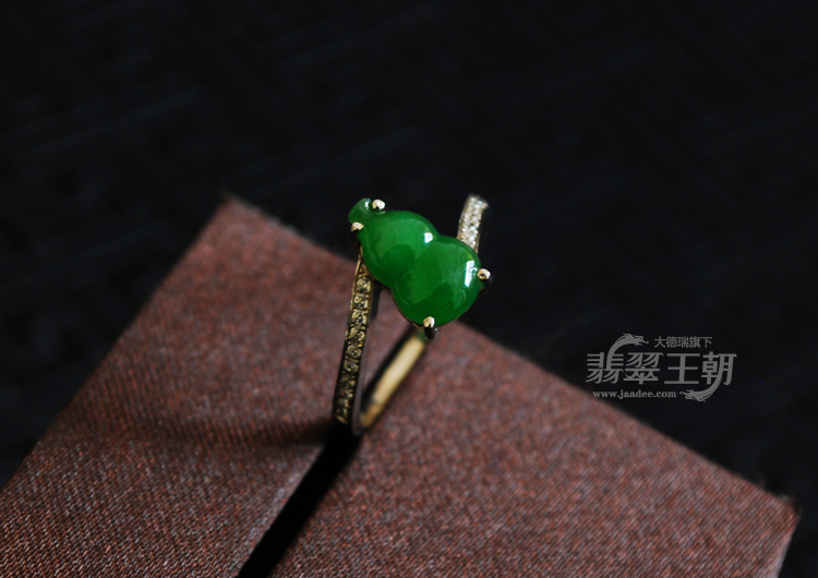 冰种满绿缅甸翡翠包白金葫芦戒指