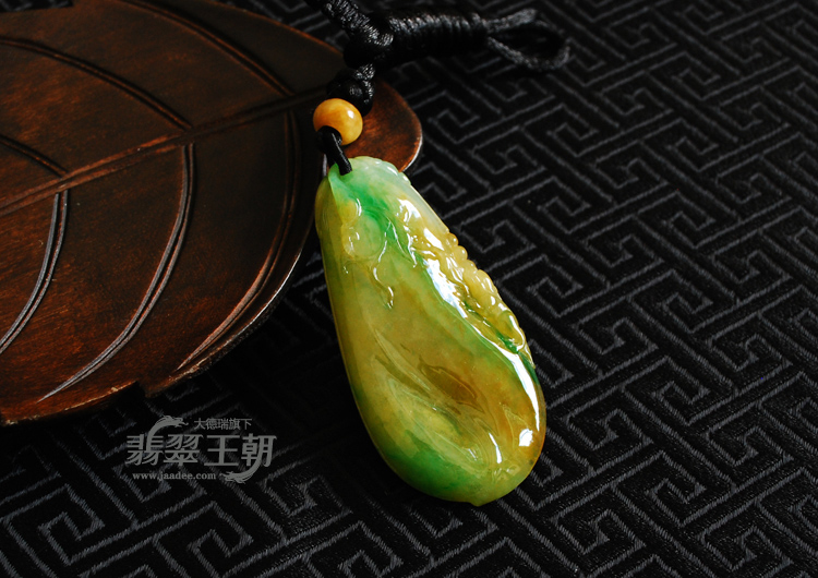 糯冰种黄加绿缅甸翡翠福瓜挂件