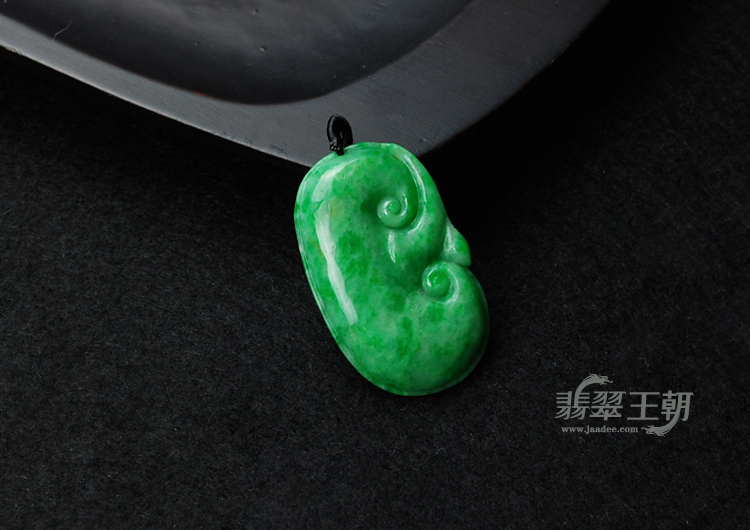 细糯种翠色缅甸翡翠满绿如意挂件