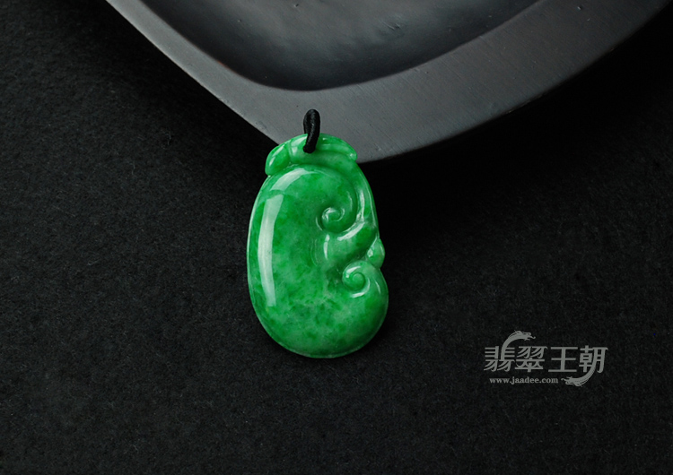 细糯种翠色缅甸翡翠满绿如意挂件