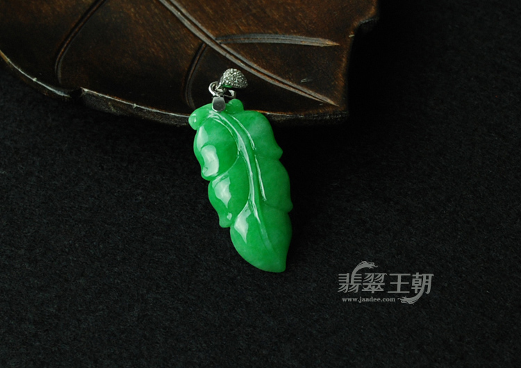 细糯种满绿缅甸翡翠金枝玉叶挂件