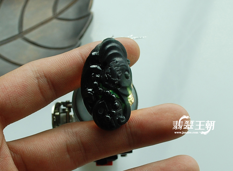 糯冰种墨翠缅甸翡翠蝙蝠挂件