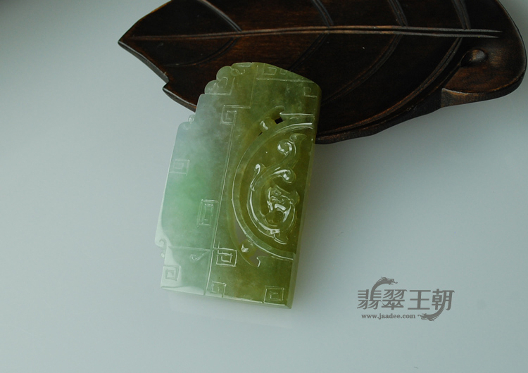 糯冰种三彩缅甸翡翠龙凤牌挂件（一对）
