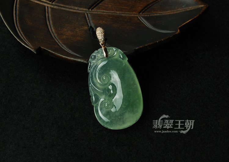 冰玻种晴水缅甸翡翠如意挂件