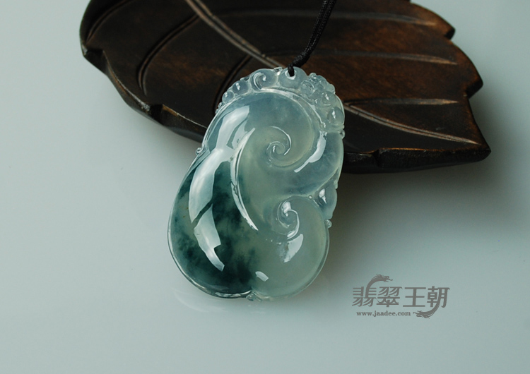 冰玻种飘花缅甸翡翠如意挂件