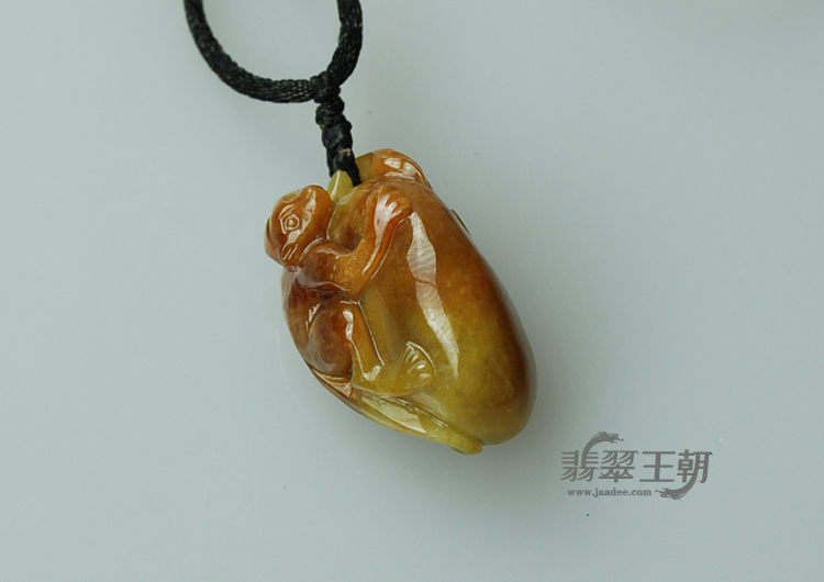 细糯种红黄翡缅甸翡翠“灵猴献瑞”挂件