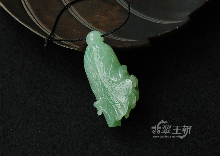 糯冰种晴水缅甸翡翠白菜“百财”挂件