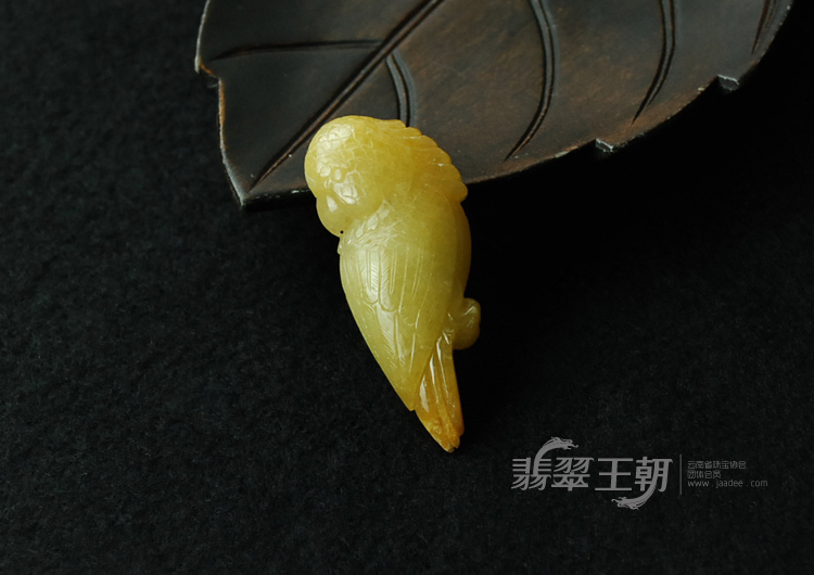 细糯种黄翡缅甸翡翠“英勇神武”挂件