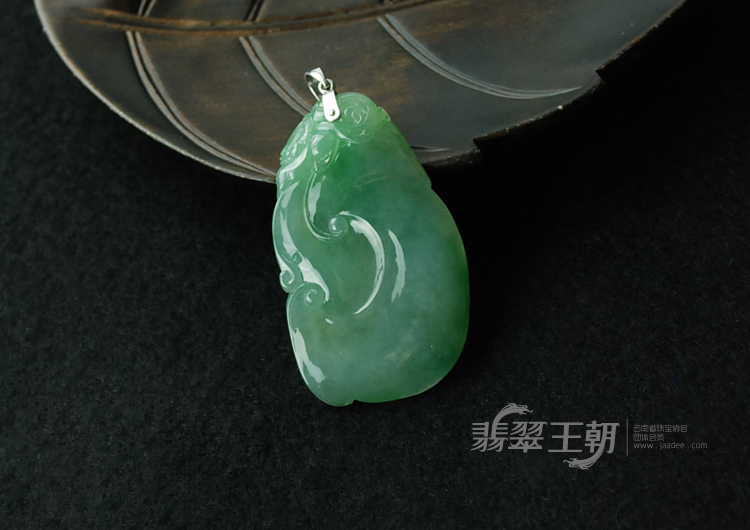 冰种飘翠缅甸翡翠如意挂件