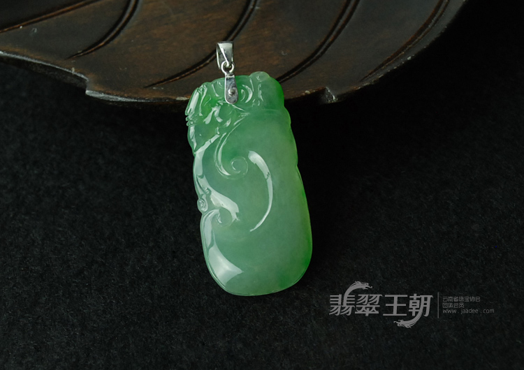 冰种翠色缅甸翡翠如意挂件