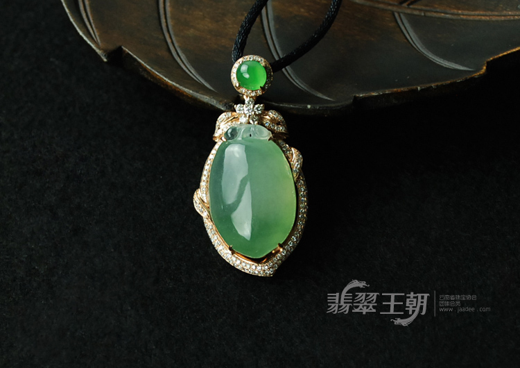 冰玻种包玫瑰金绿晴缅甸翡翠金寿桃挂件