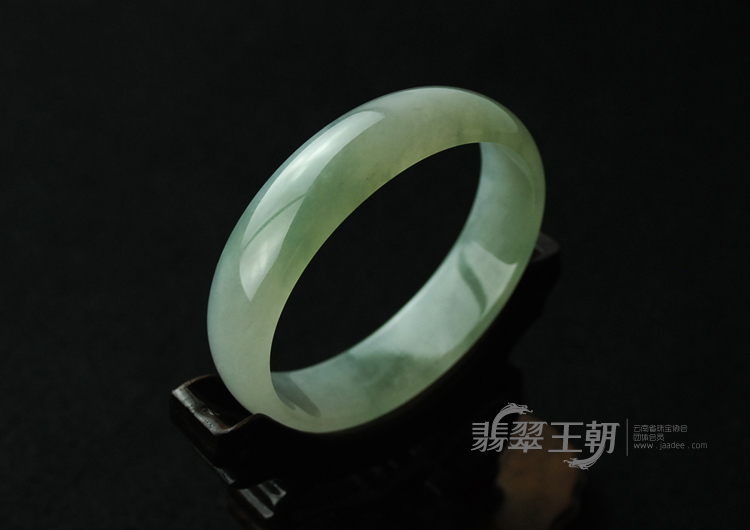 冰种晴水缅甸翡翠贵妃镯（55.7）