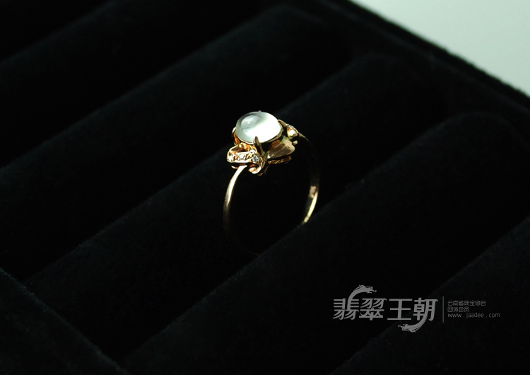 玻璃种缅甸翡翠包玫瑰金戒指