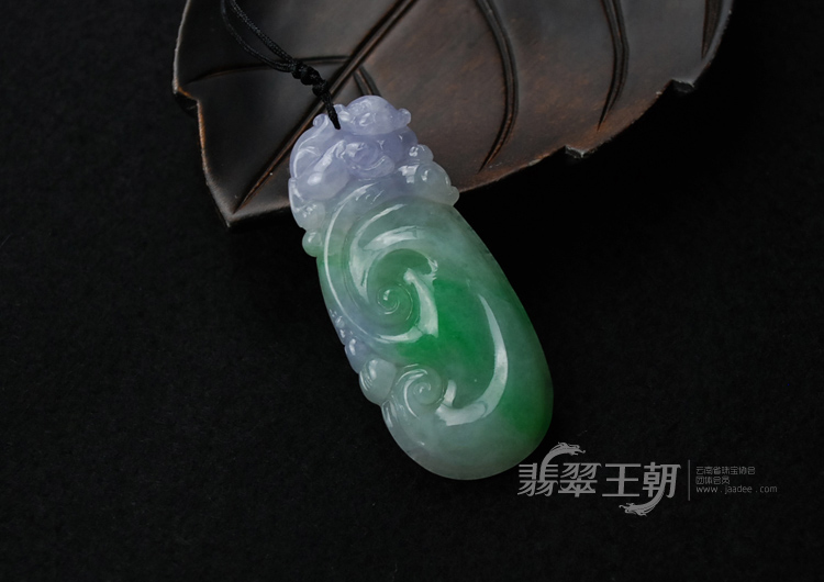 糯冰种春带彩缅甸翡翠“如意寿”挂件