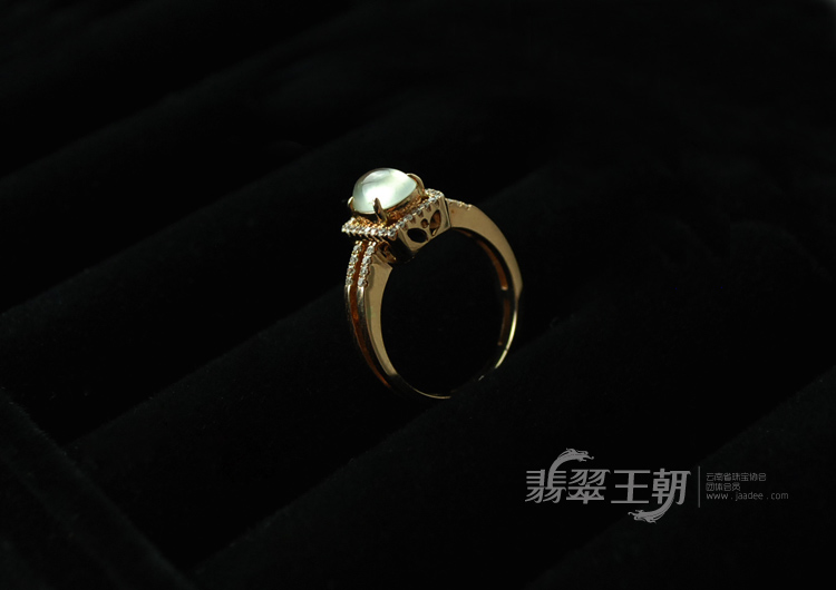 玻璃种缅甸翡翠包玫瑰金戒指