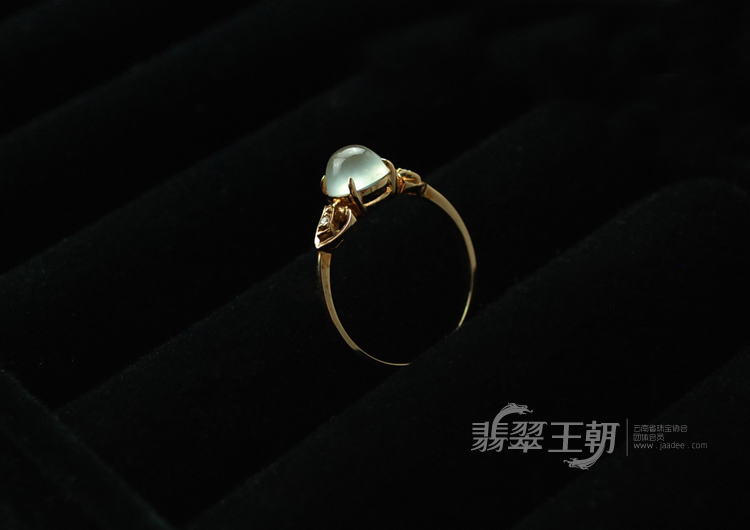 玻璃种缅甸翡翠包玫瑰金戒指