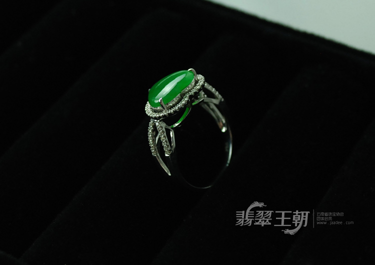 糯冰种正阳绿缅甸翡翠满绿包白金心型戒指
