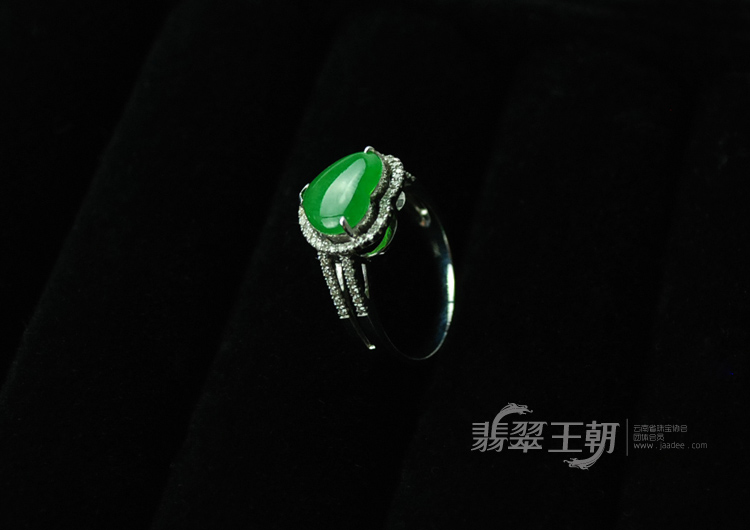 糯冰种正阳绿缅甸翡翠满绿包白金心型戒指