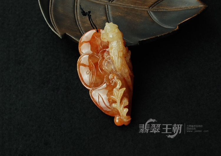 糯冰种红黄翡缅甸翡翠如意鹦鹉挂件