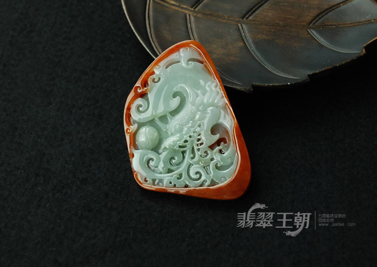 细糯种红翡缅甸翡翠龙凤牌挂件