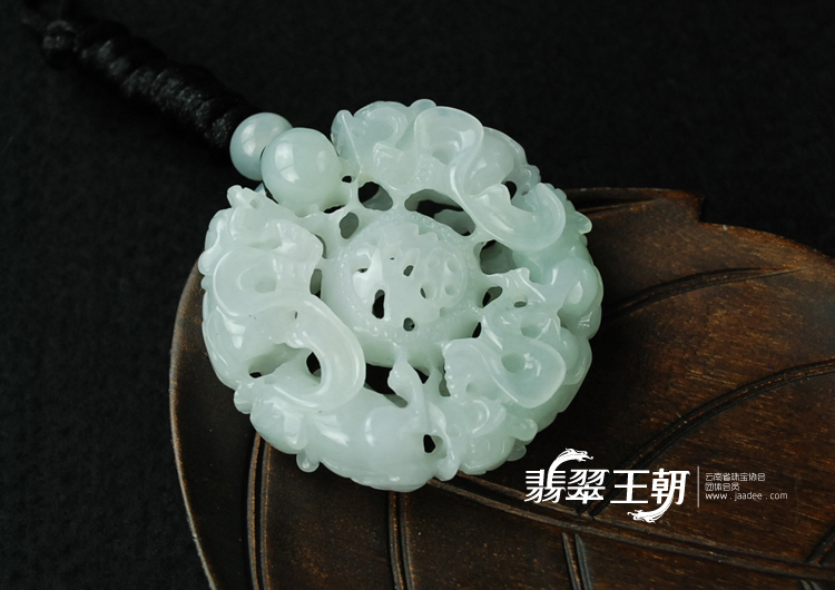糯冰种淡紫罗兰缅甸翡翠“五福护主”貔貅挂件