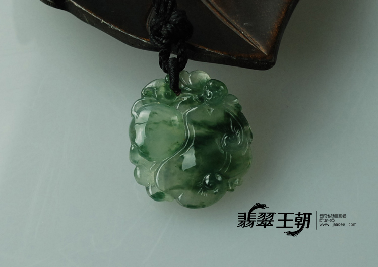 冰种飘花缅甸翡翠福寿如意挂件