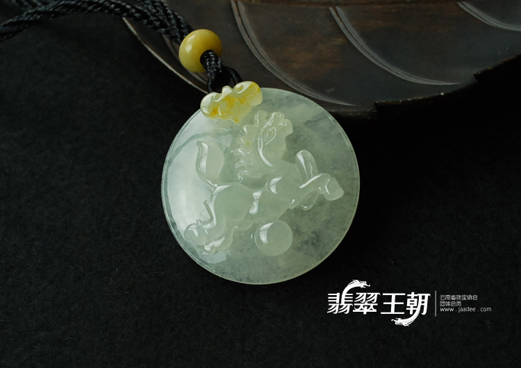 冰种黄翡缅甸翡翠如意马牌挂件