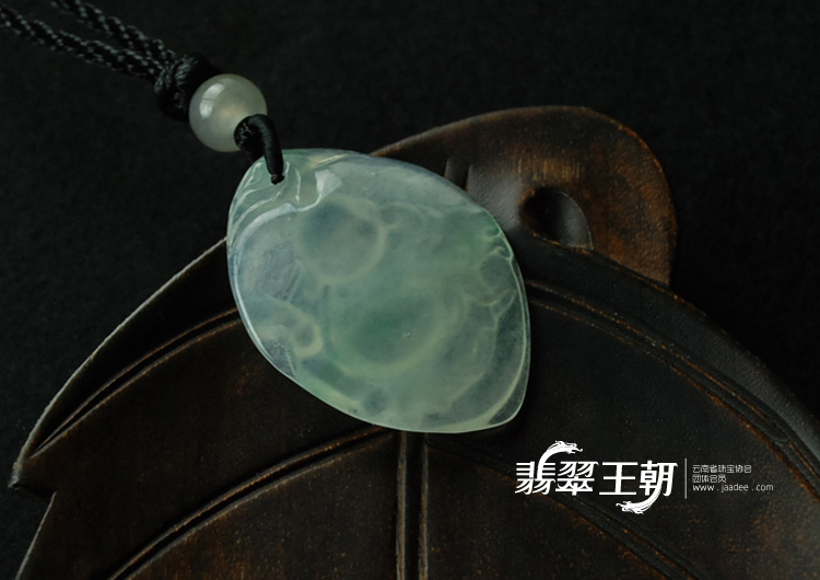 玻璃种飘翠缅甸翡翠玉佛挂件
