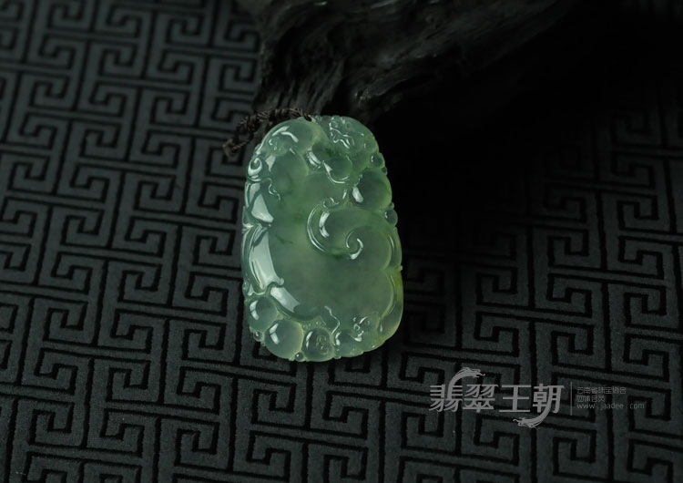 冰玻种飘花强莹光缅甸翡翠如意寿挂件